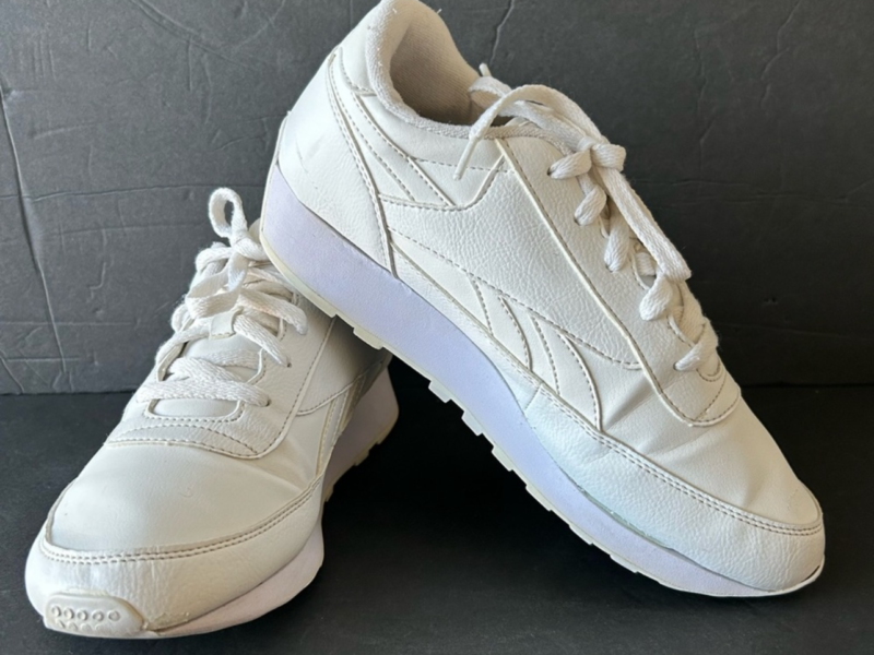 Reebok Women's Classic Renaissance Sneaker size 9-1/2 color white/steel Preowned,