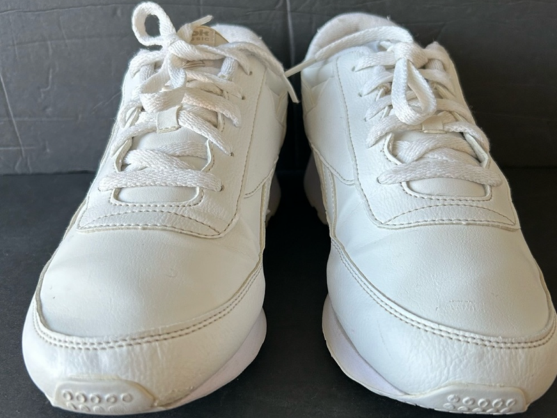 Reebok Women's Classic Renaissance Sneaker size 9-1/2 color white/steel Preowned,