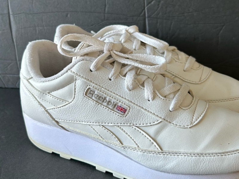Reebok Women's Classic Renaissance Sneaker size 9-1/2 color white/steel Preowned,
