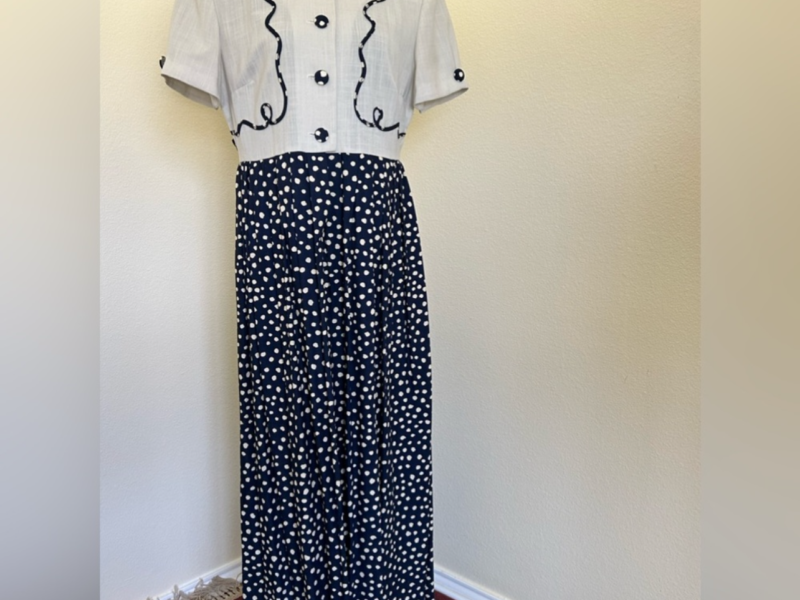 Preowned vintage Leslie Lucks dress size 4-6 Navy blue