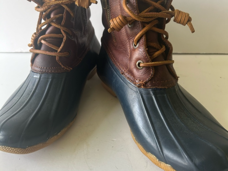 Preowned Sperry Saltwater Duck shoes women 8