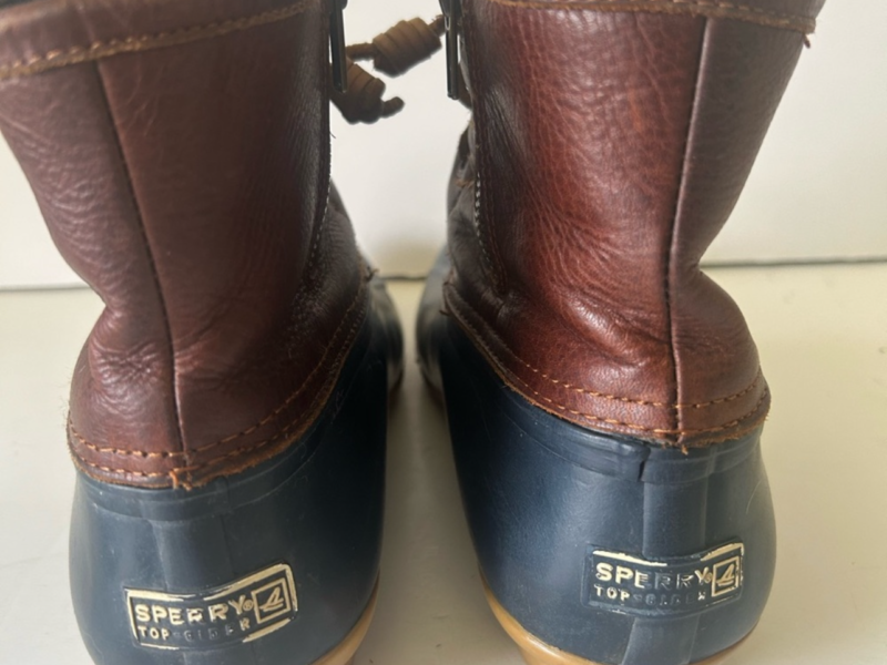 Preowned Sperry Saltwater Duck shoes women 8