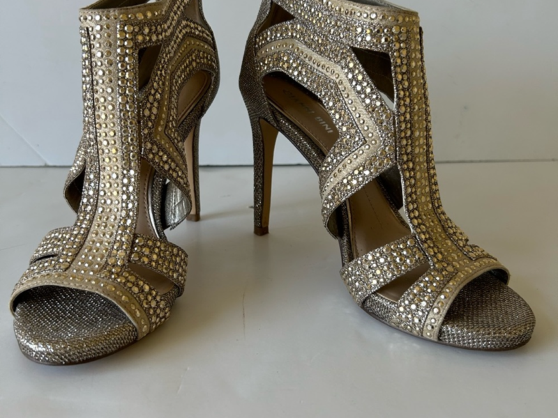 Preowned Gianni Bini heels with rhinestone size 7 Rose gold
