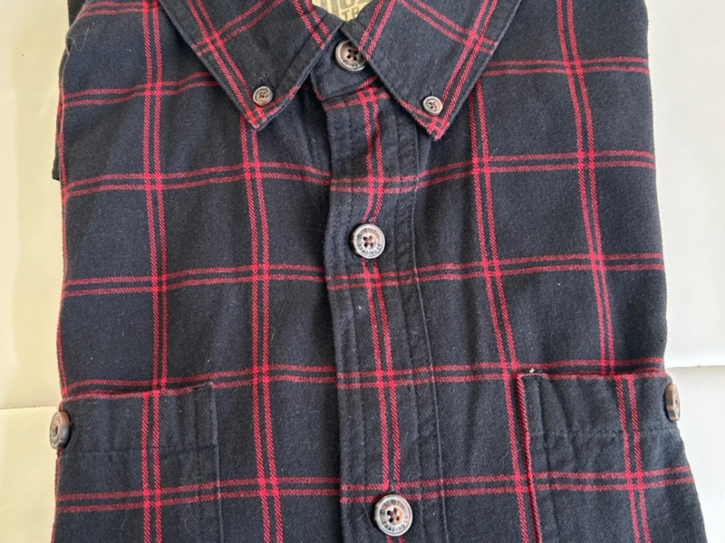 Duluth Trading Co Black and Red Casual Button Down Shir
