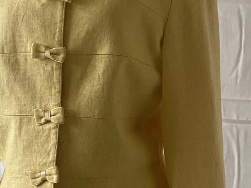 Preowned vintage Kay Unger New York Size 13 Yellow Linen Suit Dress