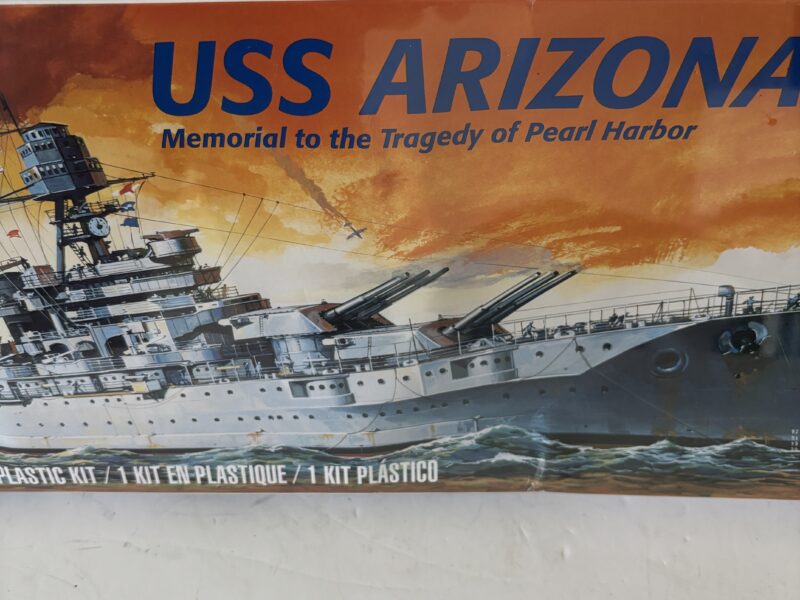 Revell model Kit 133-pc USS Arizona Pearl Harbor commemorative