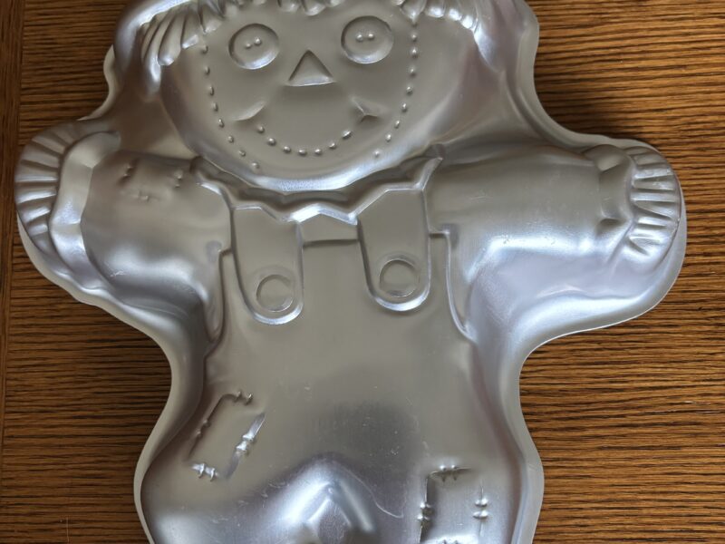 Wilton Scarecrow Aluminum cake mold