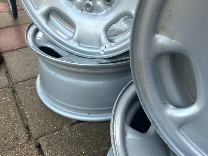 Lot of 4 GMC Sierra 2019 Tire Rims Accuride 17 X T V2J