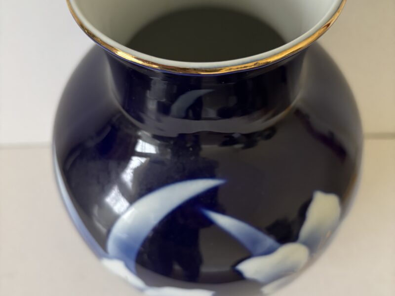 Vintage Cobalt Blue vase with white lilies - made in Japan