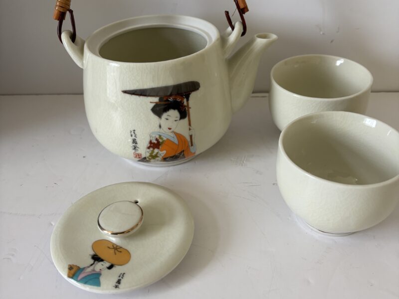 Porcelain Tea Set Japan - teapot and cups