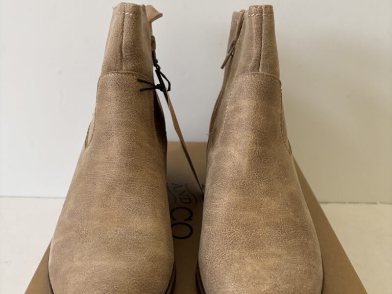 Frye and Co. Estreley Sand women sz 9.5