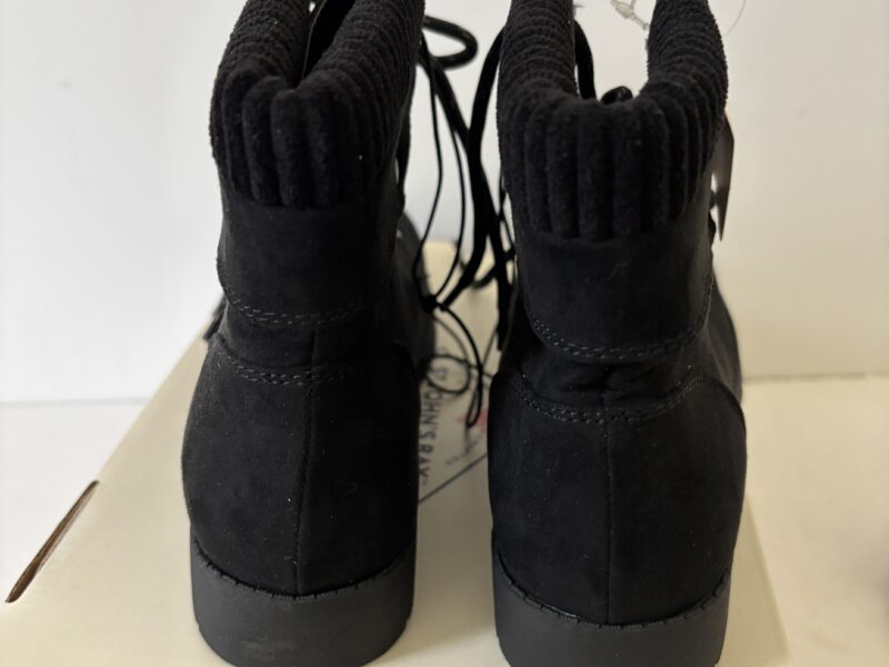 St. John's Bay Yumma Black Boits sz 6.5M Women
