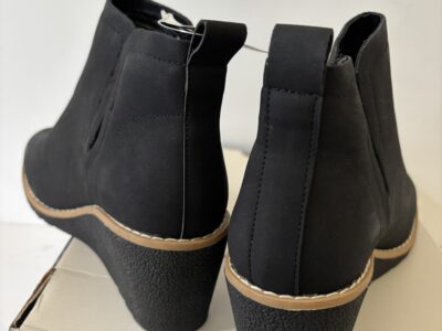 St. John's bay Burkley Black 6.5M Women's