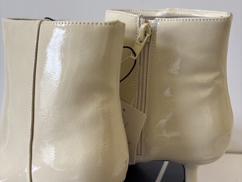 Worthington Marsten Cream size 6M heels memory foam