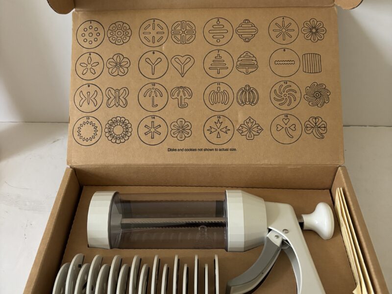 Pampered Chef cookie press set