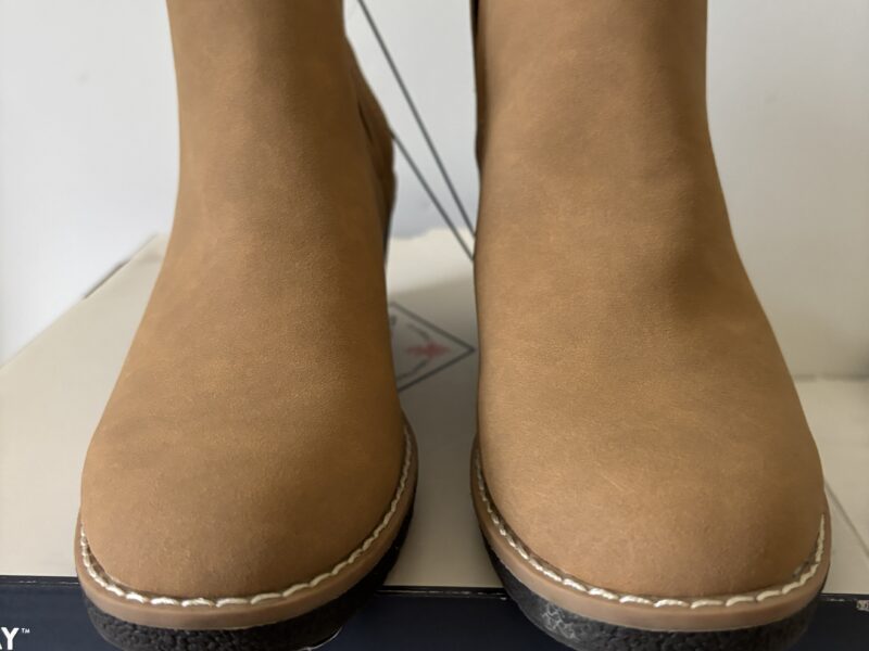 St. John's Bay Burkley Boots sz 6M women's color LT TAN