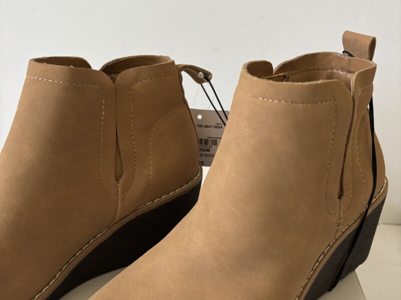 St. John's Bay Burkley Boots sz 6M women's color LT TAN