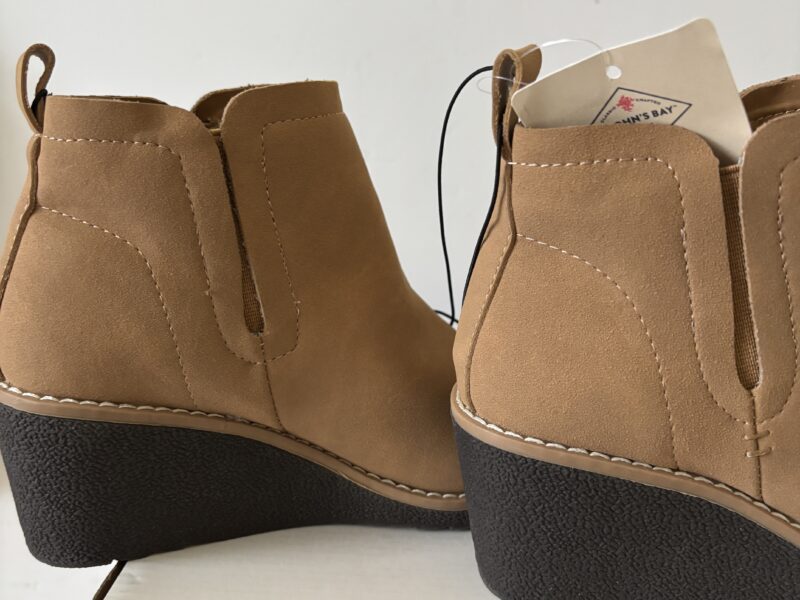 St. John's Bay Burkley Boots sz 6M women's color LT TAN