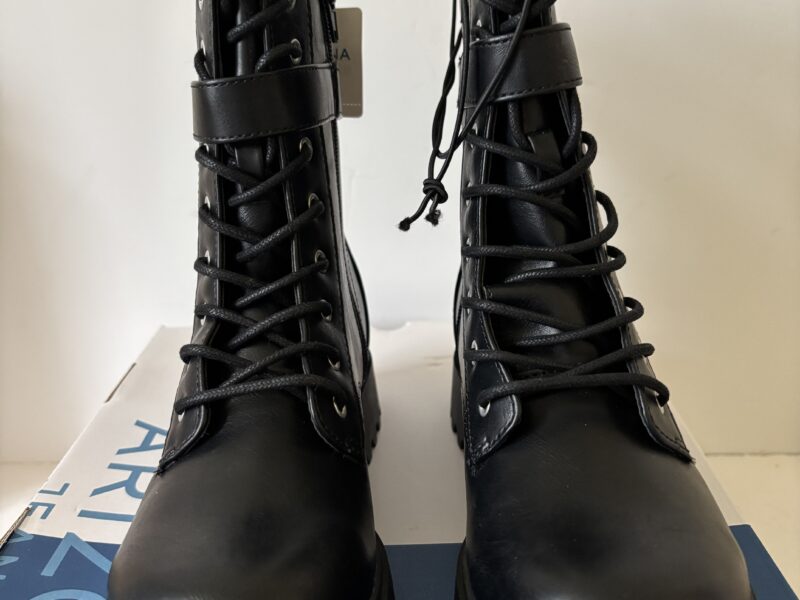 Arizona Fox Black Boots size 6.5M women's