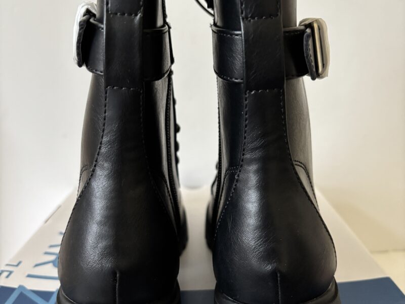 Arizona Fox Black Boots size 6.5M women's