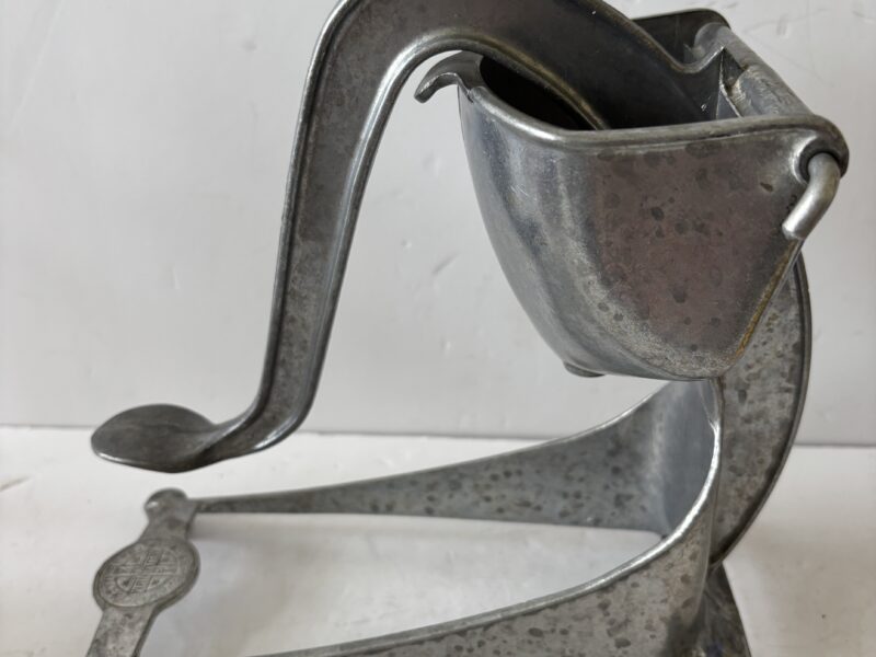 Vintage Wear-Ever Aluminum lemon orange Juicer