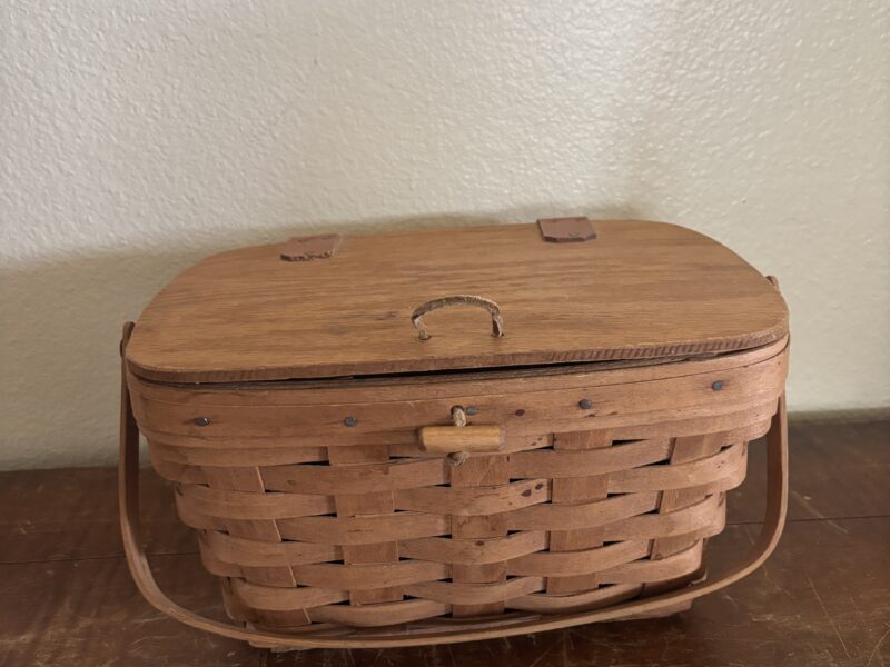 Vintage signed 1987 Longaberger 10 x8x6 basket