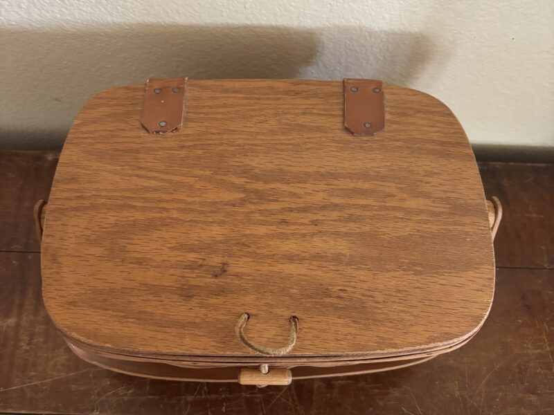 Vintage signed 1987 Longaberger 10 x8x6 basket