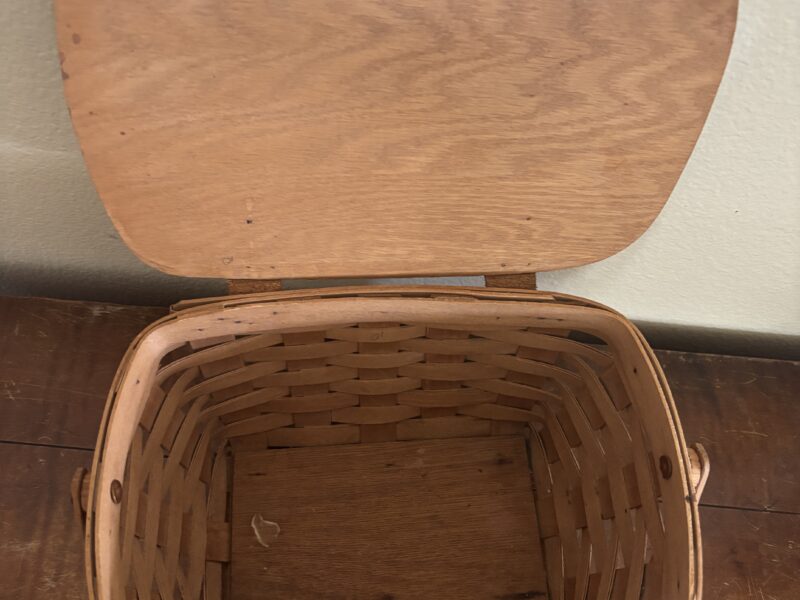 Vintage signed 1987 Longaberger 10 x8x6 basket