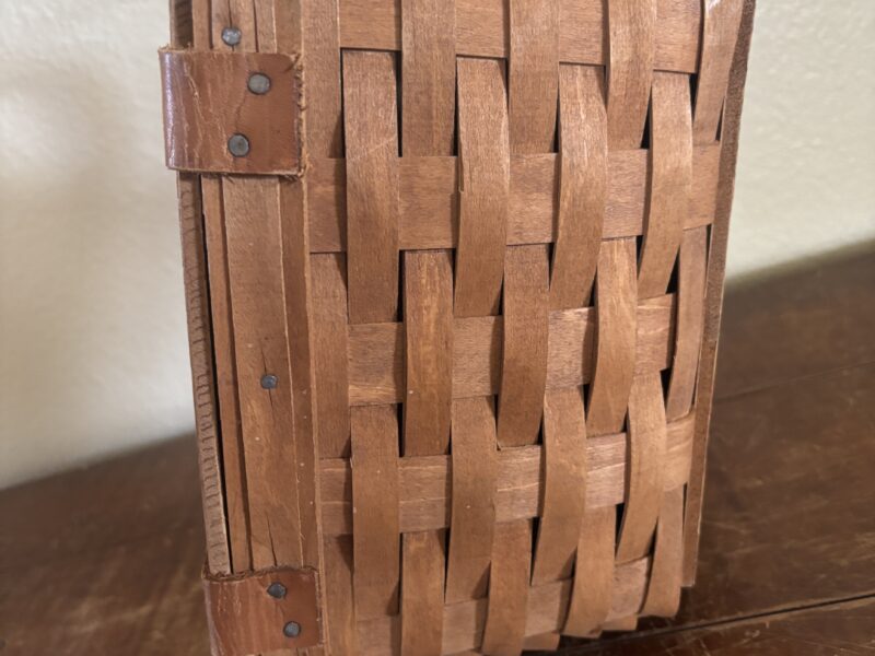 Vintage signed 1987 Longaberger 10 x8x6 basket