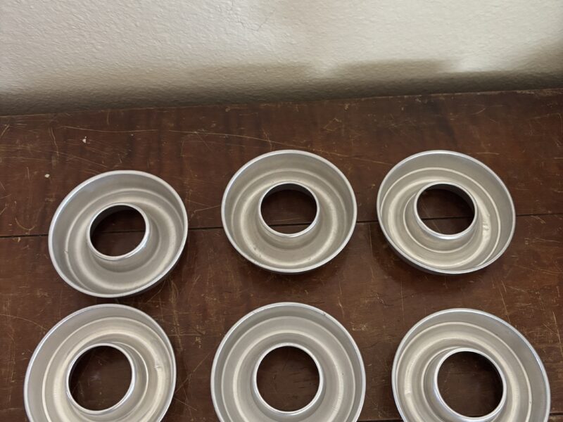 Lot of 6 aluminum doughnut molds
