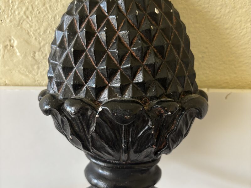 Wrought iron 4 plate wall rack display pineapple topper