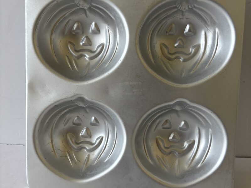 Vintage Wilton Halloween Jack-o-lantern aluminum mold