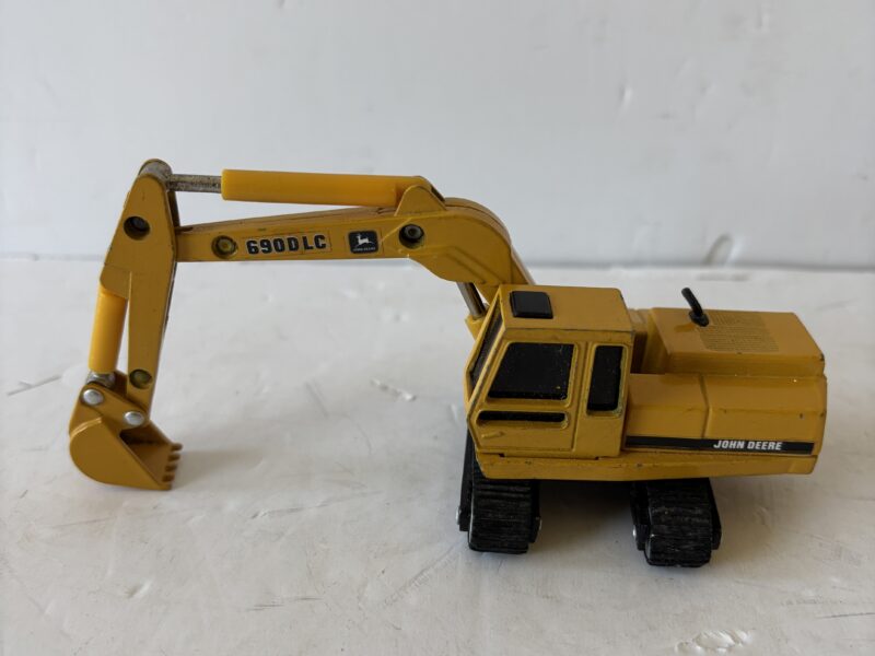 John Deere 690D LC Excavator diecast by ERTL