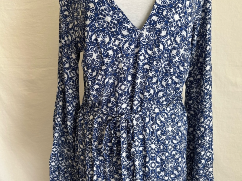 Lulus Long sleeve dress midi size S
