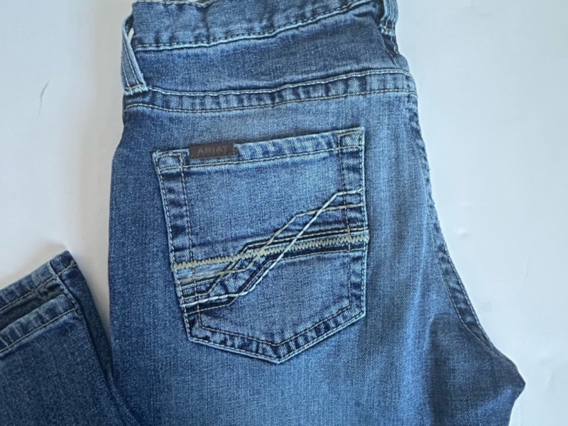 Ariat men relaxed straight leg denim pants 33/32