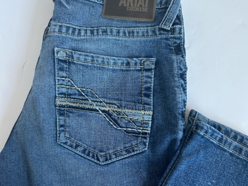 Ariat men relaxed straight leg denim pants 33/32