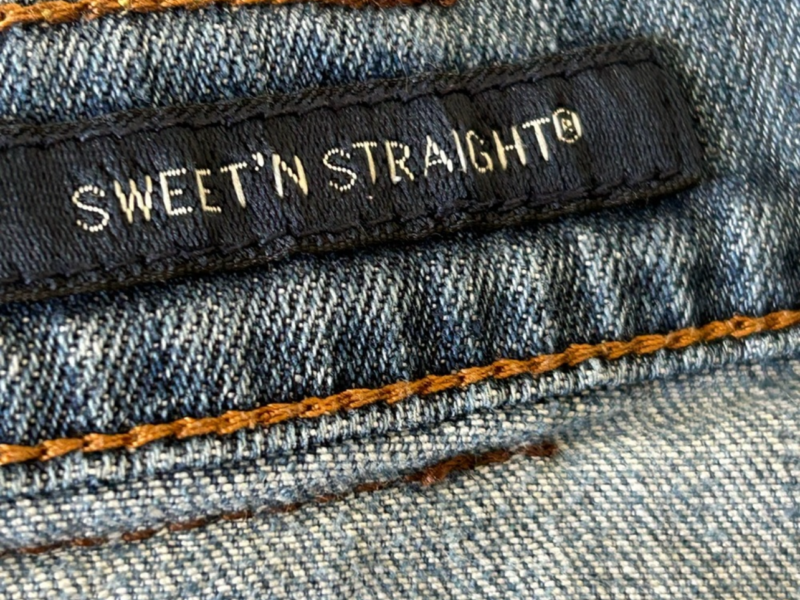 Preowned women Lucky Brand jeans size 6/28 Sweet ‘N Straight