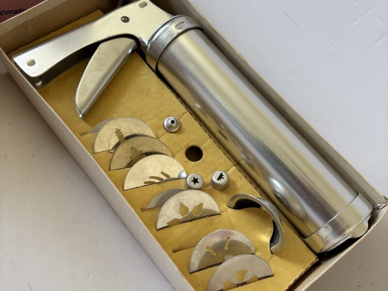 Vintage Wear-Ever Cookie Gun and pastry decoration kit