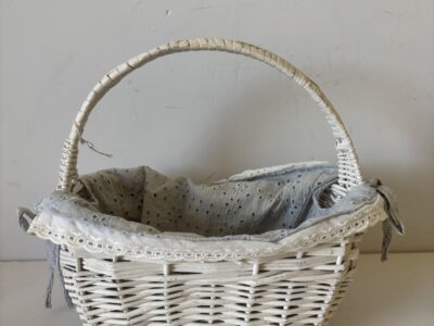 Small white wicker basket with liner