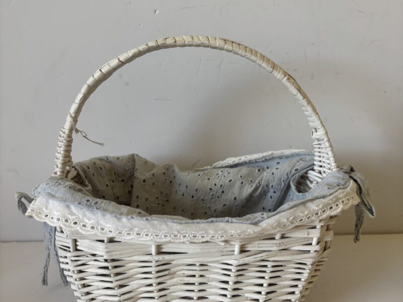 Small white wicker basket with liner