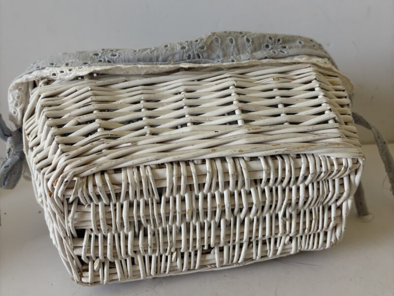 Small white wicker basket with liner