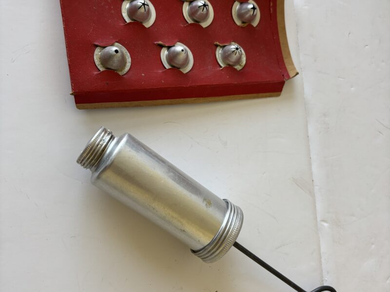 Aluminum cake decorating kit