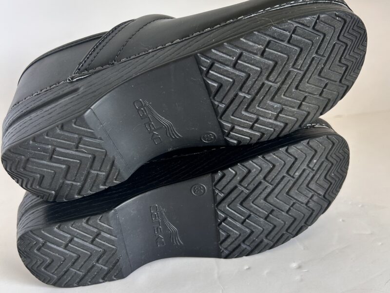 Dansko Black Professional Clogs Slip-Resistant8.5 Mules
