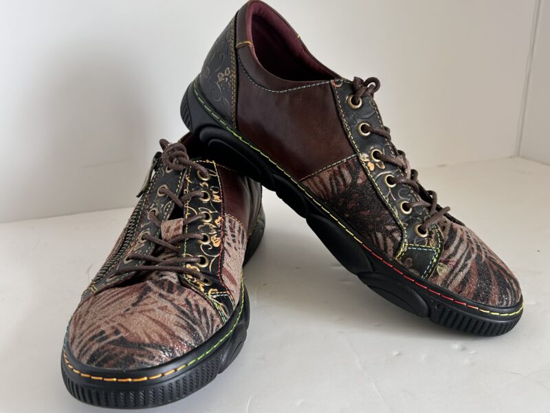 L'ATISTE Brown and Black Leather Sneakers with Distinctive Design 8.5