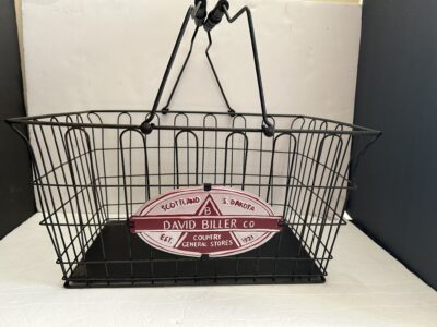 Wire basket with handle