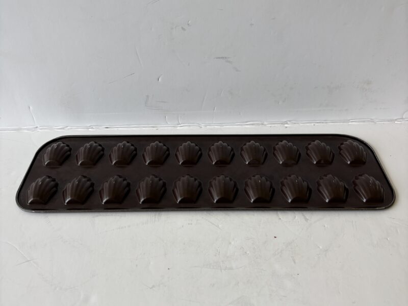 Madeline Seashell shaped cookie or candy mold 20-cavity mold