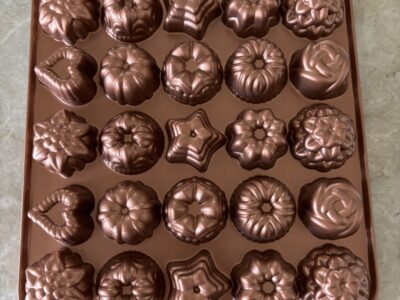 Nordic Ware heavy Bundt tea and candies mold 30 cavities