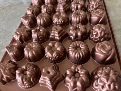 Nordic Ware heavy Bundt tea and candies mold 30 cavities