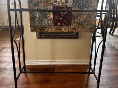 Metal quilt / blanket holder
