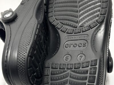 CROCS Black Classic Clogs Signature Comfort